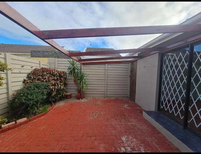 2 BEDROOM HOUSE FOR SALE IN ADMIRALS PARK
